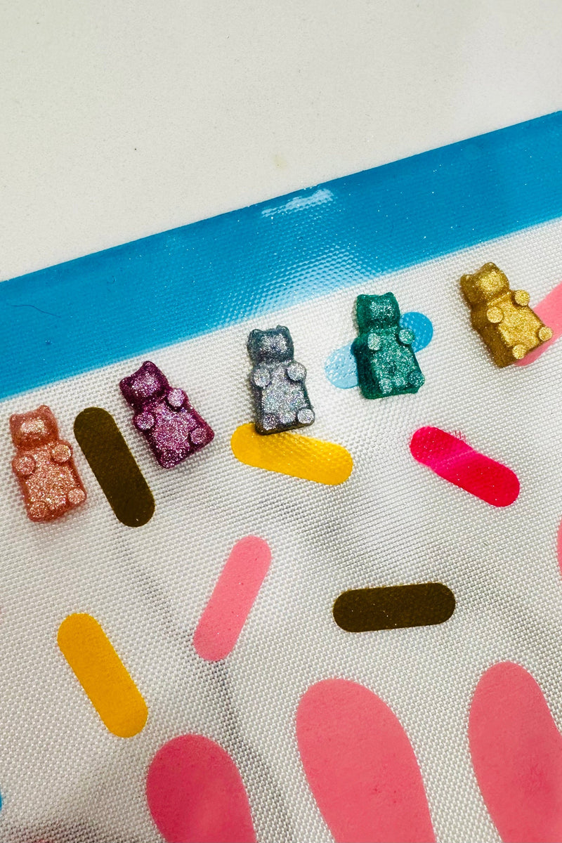 How to Make Sparkly Glitter Gummy Bears in 5 Minutes
