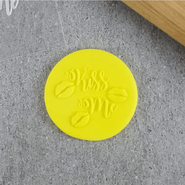 CCC Debosser Kiss Me - Sweet Life Cake Supply
