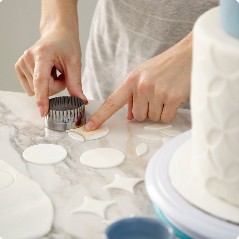 Wilton Decorator Preferred White Vanilla-Flavored Fondant, 10 lb. Tub