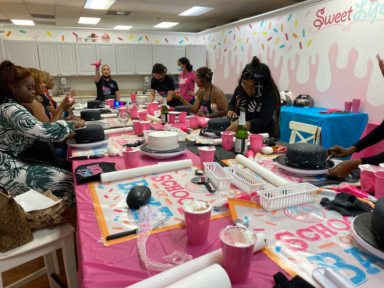 Adult cake decorating class in Miami